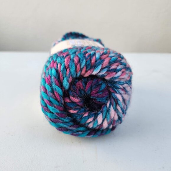 NEW Soft Yarn Bee Bulky for Crocheting Knitting Soft Skein 76 Yards 80% Acrylic - Picture 4 of 9